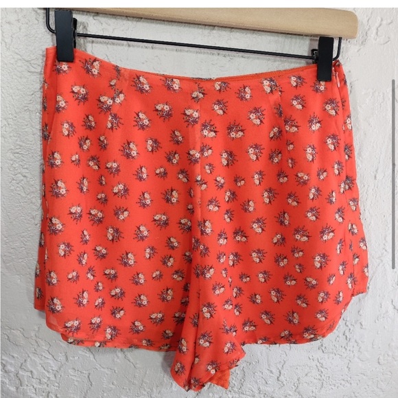 Beach Riot High Rise Shorts - Picture 3 of 5